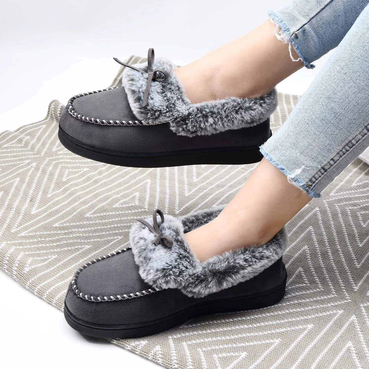 DL Women's Fuzzy Warm Moccasin Slippers Memory Foam, Soft Fluffy Winter House Closed Back Fur Lined, Cozy Ladies Suede Indoor Bedroom Houseshoes Non-Slip
