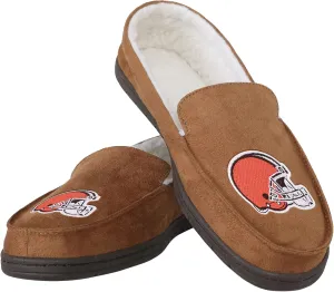 FOCO Men's NFL Team Logo Moccasin Slippers, Beige, 9-10