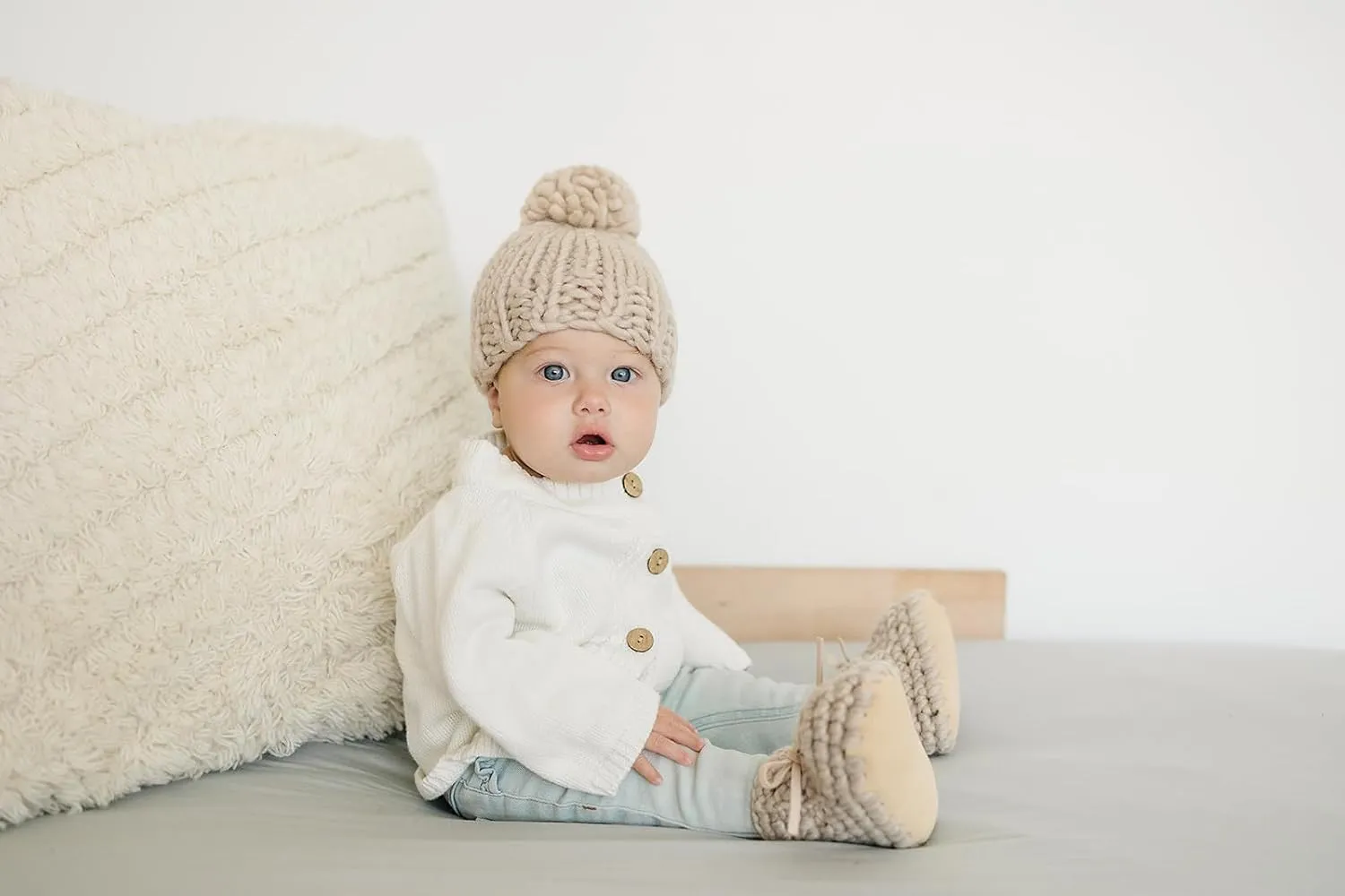 Knitted Baby Moccasin Booties, Winter Crochet Fleece-Style Slipper Shoes with Anti-Slip Rubber Soles, Essential Gifts for Girl & Boy Babies