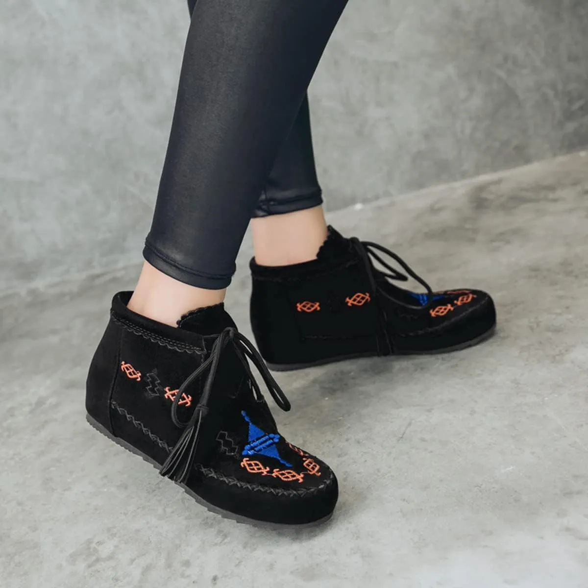 Roimaash Classic Moccasin Slipper Bootie Flats Embroidery Fringe Boots