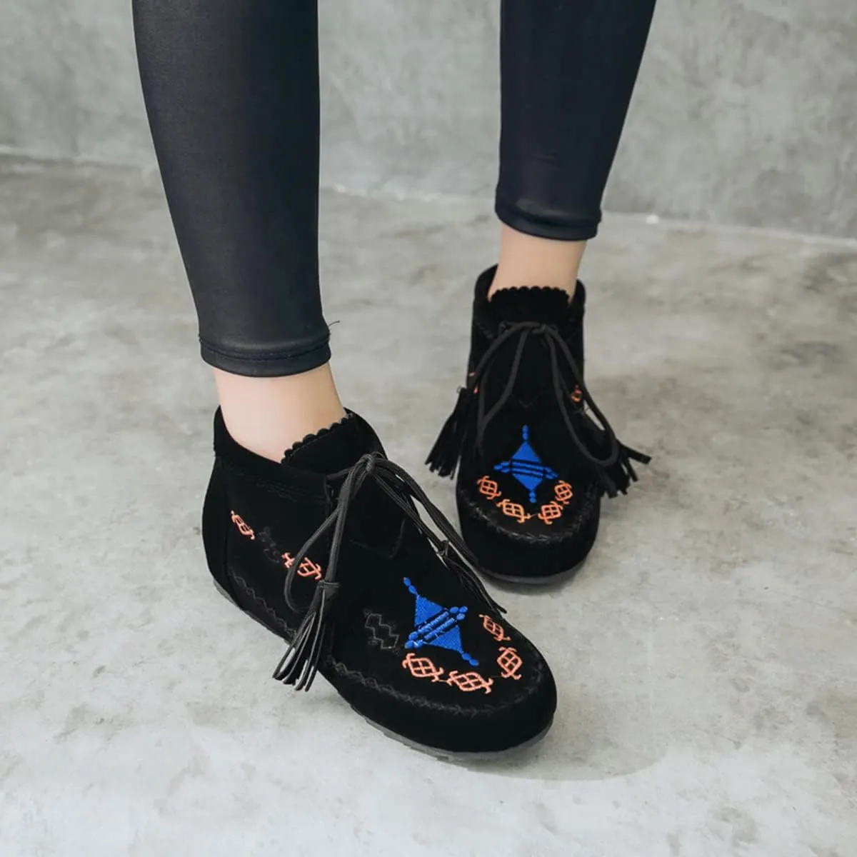 Roimaash Classic Moccasin Slipper Bootie Flats Embroidery Fringe Boots