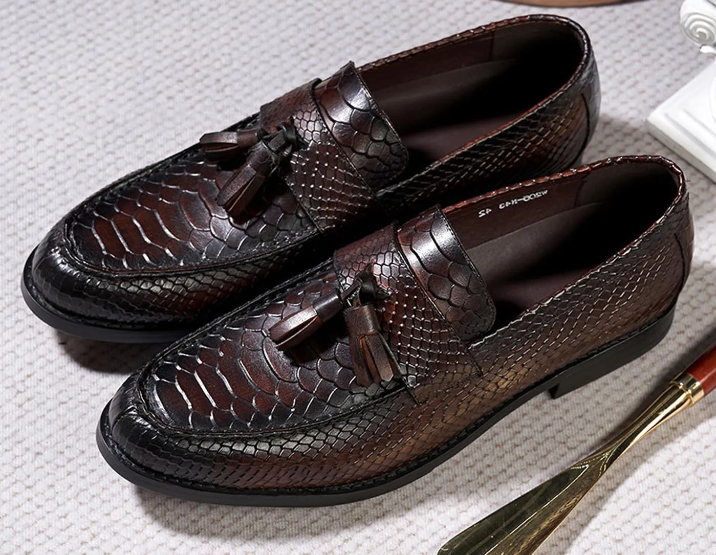 Santimon Mens Tassel Loafers Formal Dress Slip On Shoes Genunie Leather Cap Toe Mocasines Business Casual Prom Wedding Crocodile Embossing Penny Loafer Fashion Tuxedo Suit Shoes for Men