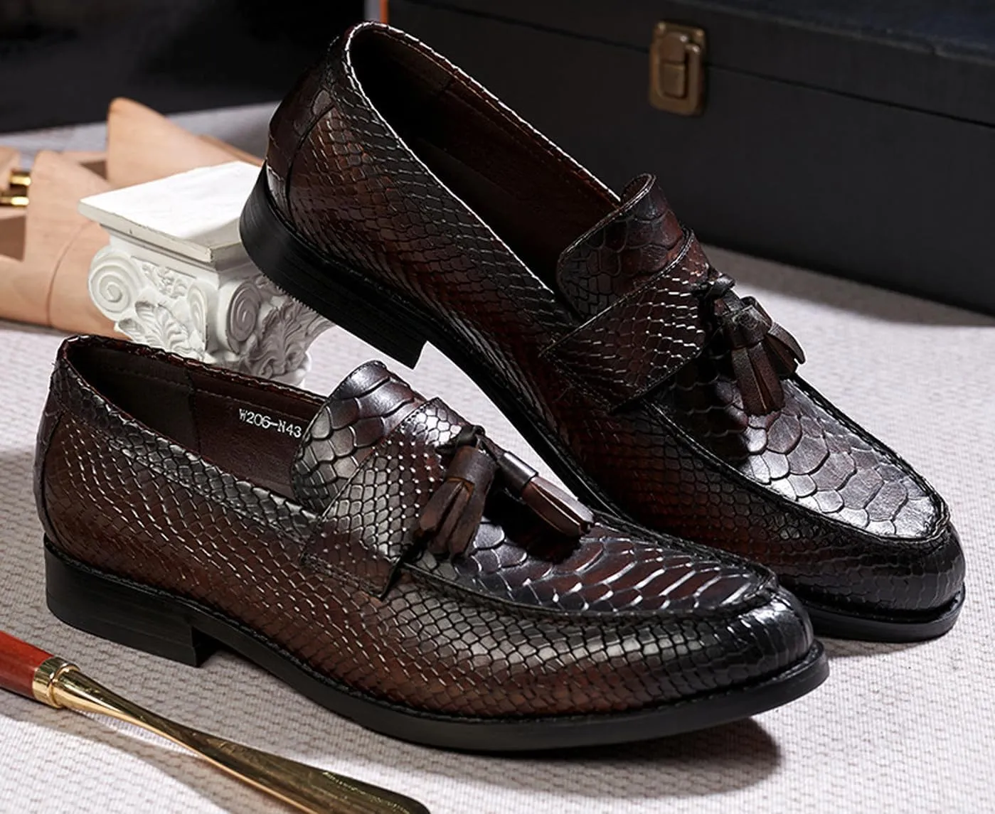 Santimon Mens Tassel Loafers Formal Dress Slip On Shoes Genunie Leather Cap Toe Mocasines Business Casual Prom Wedding Crocodile Embossing Penny Loafer Fashion Tuxedo Suit Shoes for Men