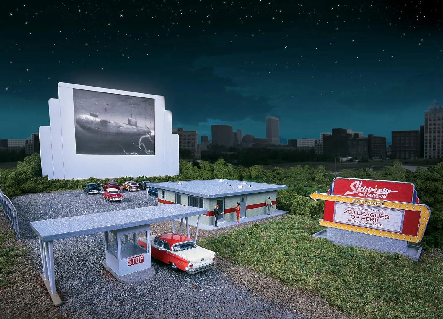 Walthers Cornerstone HO Scale Model Skyview Drive-in Theater