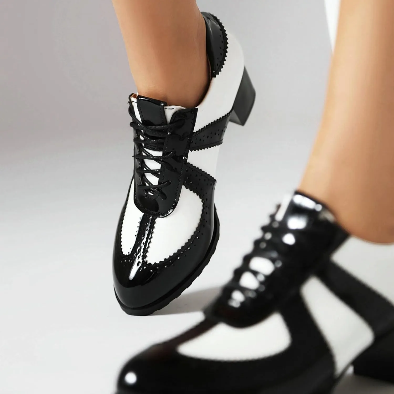 Women's Lace up Oxford Shoes Chunky Block Heel Wingtip Shoes Round Toe Vintage Brogue Shoes