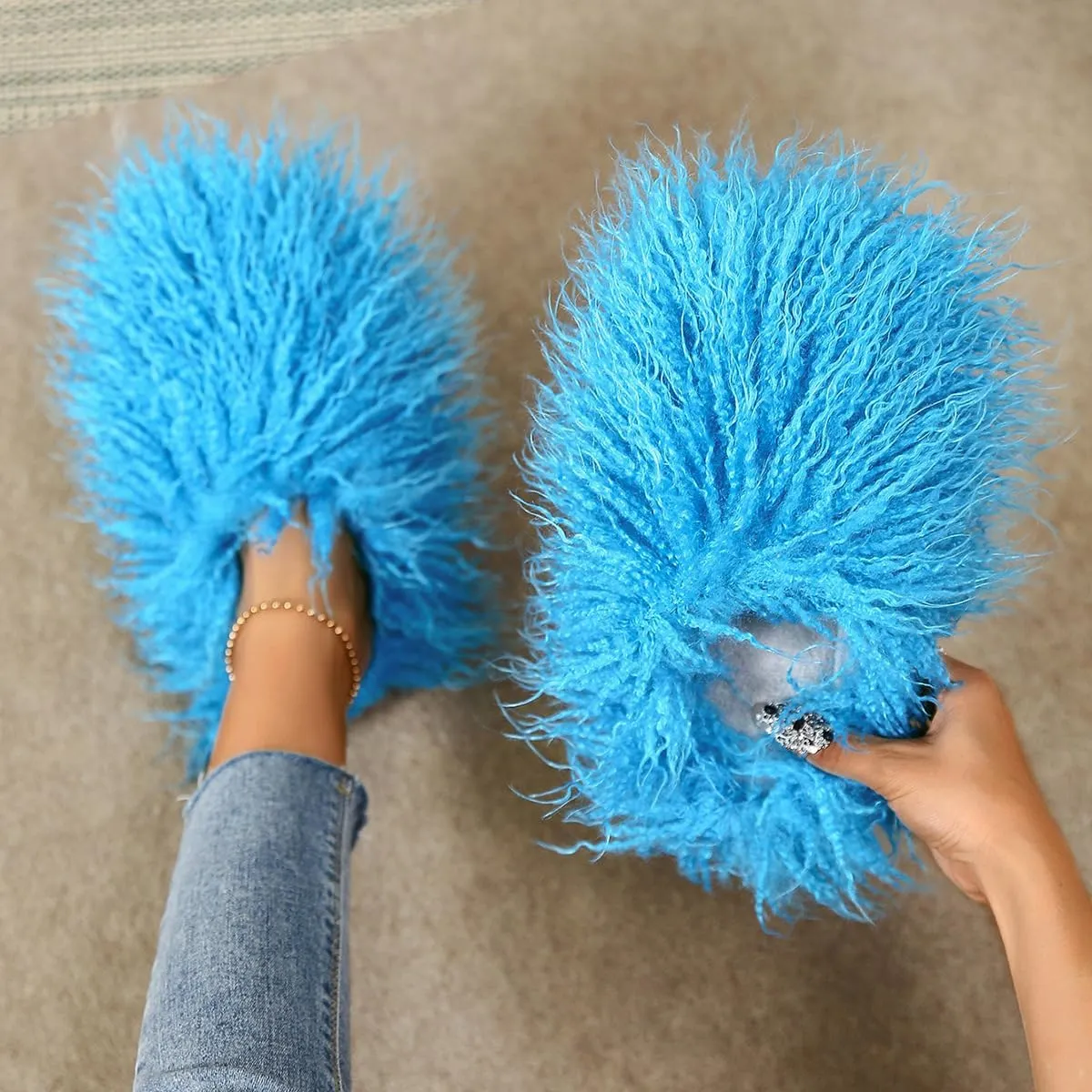 YXCFEWD Women's Plush Faux Fur Slippers - Fluffy and Warm Slide-On Slipper for Cozy Comfort