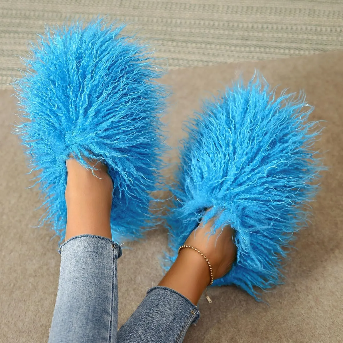 YXCFEWD Women's Plush Faux Fur Slippers - Fluffy and Warm Slide-On Slipper for Cozy Comfort